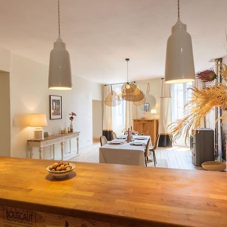 Appartement Avec Son Patio Dans Centre Historique De Bourg Exterior foto