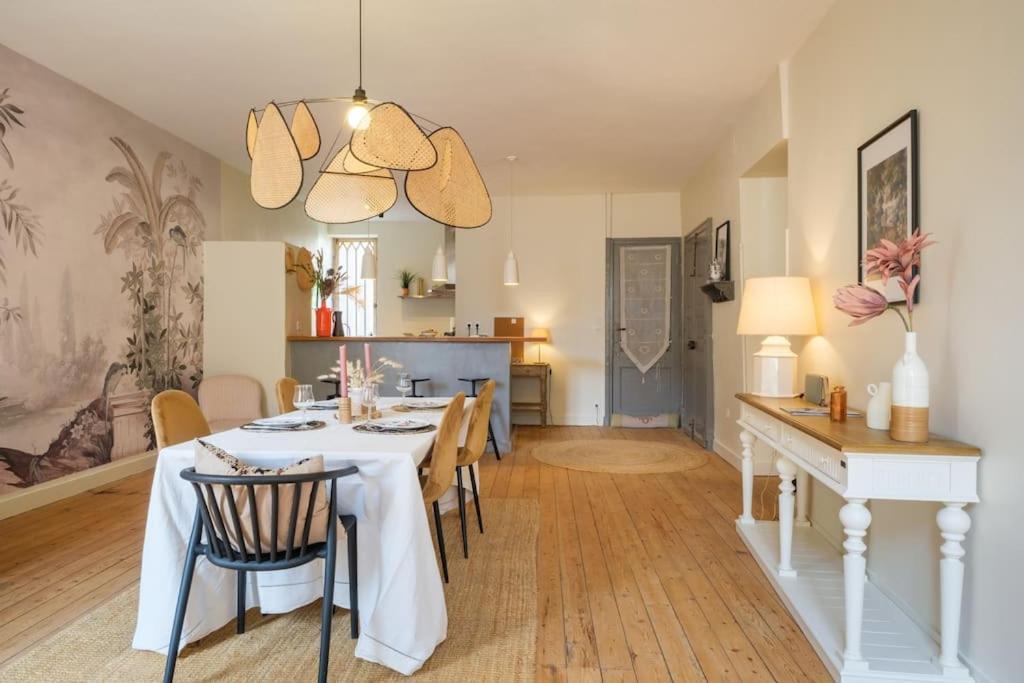 Appartement Avec Son Patio Dans Centre Historique De Bourg Exterior foto