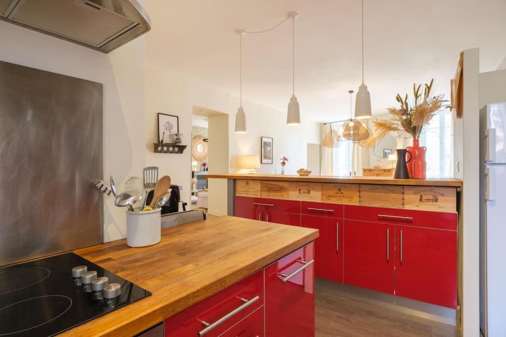 Appartement Avec Son Patio Dans Centre Historique De Bourg Exterior foto